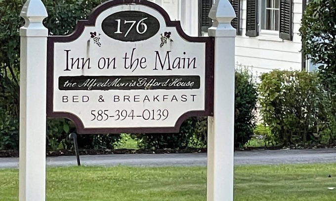 Canandaigua Bed & Breakfast | Beautiful King Size Bed, private bath and breakfast included