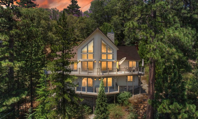 Blue Jay Cabin | Beautiful Lake Arrowhead Cabin w/EV Charger