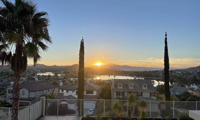 Lake Elsinore House | Beautiful lake and mtn views and close to Temecula wineries.