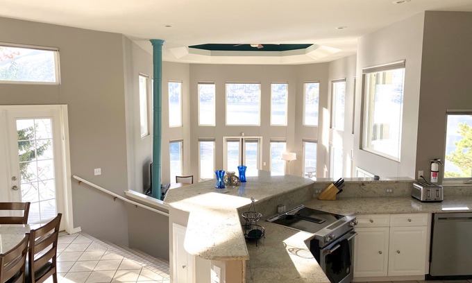 Manson House | Beautiful Lake Chelan Waterfront! Still open, July 25th - Aug. 1st, Aug.17-29th