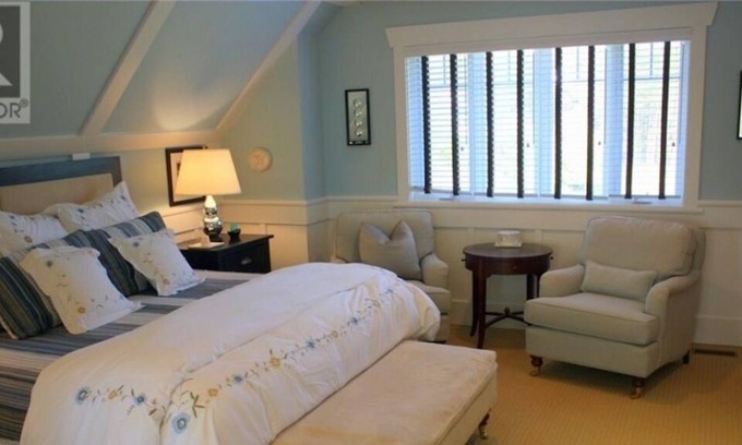 Baysville House | Beautiful Lake Front Cottage on Lake of Bays