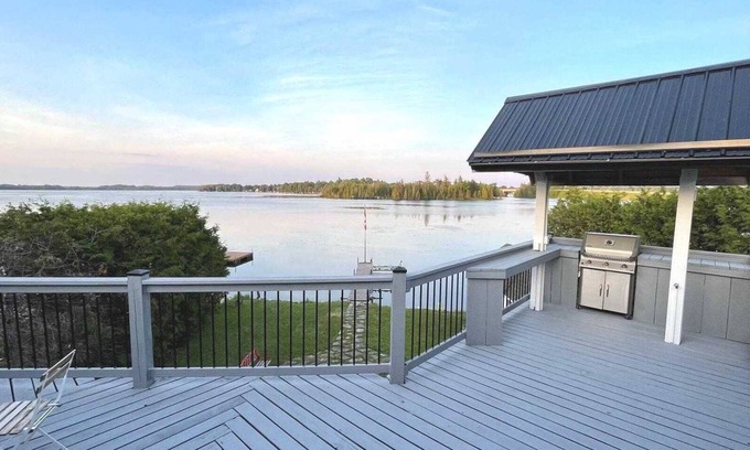 Kirkfield House | Beautiful Lake Front Cottage With A VIEW