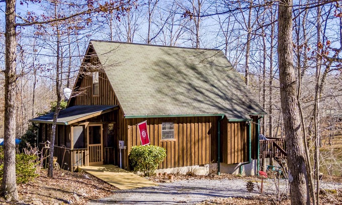 Mentone House | Beautiful lake front cabin nestled in the woods!