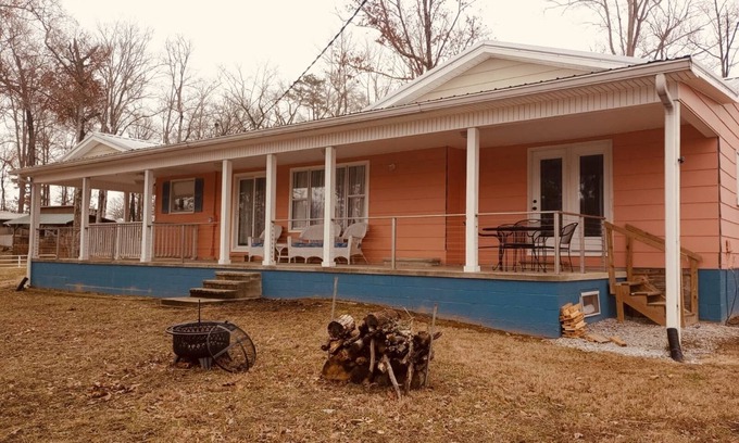 Dandridge House | Beautiful Lake Front Home overlooking Lake Douglas with Golf Cart!