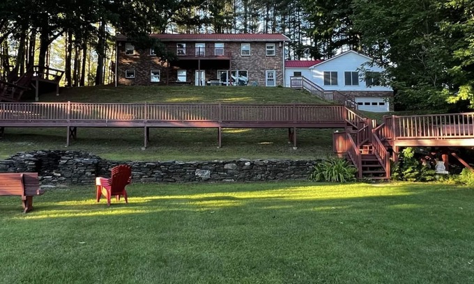 Litchfield House | Beautiful Lake Front Home