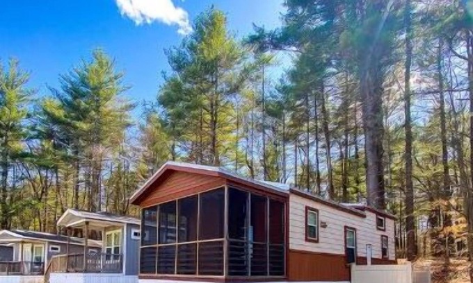 Queensbury Cottage | Beautiful Lake George Cottage