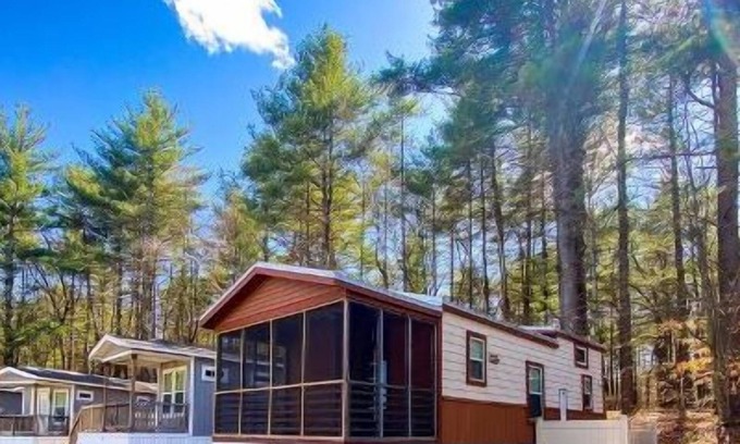 Queensbury Cottage | Beautiful Lake George Cottage