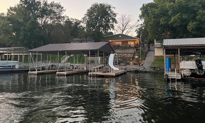 Marion House | Beautiful lake house steps away from the lake!