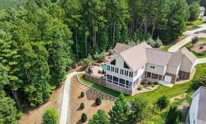 Granite Falls House | Beautiful Lake House with Mountain View
