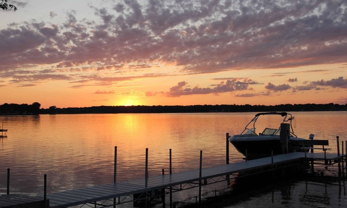 Annandale House | Beautiful Lake Home < 1 hour from the Twin Cities