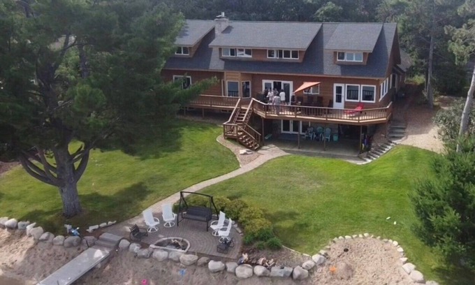 Nisswa House | Beautiful lake home on the sandy south shores of Pelican Lake.