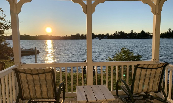 Mariaville House | Beautiful Lake House with Stunning Sunsets