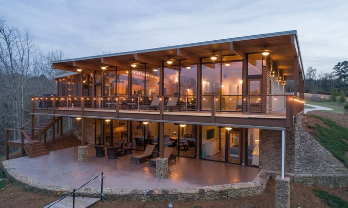 Cullman House | Beautiful Lake House with Breathtaking Views all Year!