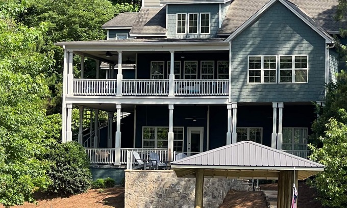Tallassee House | Beautiful Lake Martin 5 br—Great Central Location