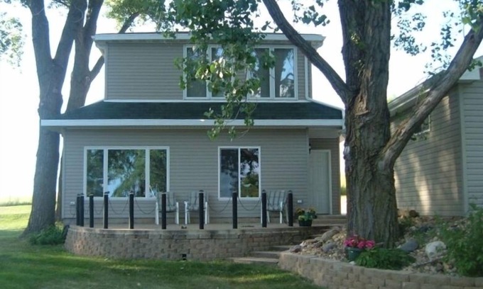 Madison Cabin | Beautiful Lake Shore Setting!
