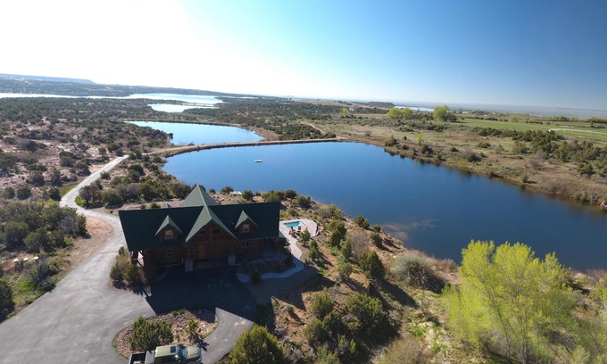 Duchesne County Cabin | Beautiful Lake-side 5 Bedroom Lodge