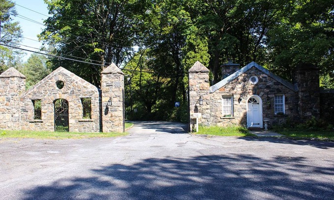Town of North Castle House | Beautiful, Lake Side Private Suburban Home Away from Home!