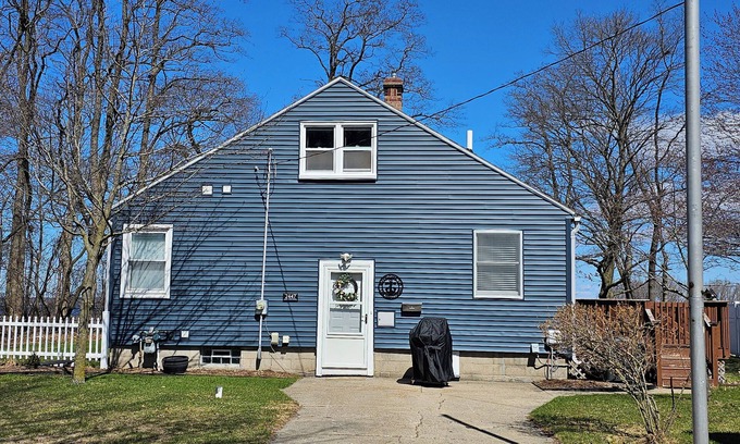 Lakeside House | Beautiful lake view, close to beach, completely redone, Pet friendly with no fee