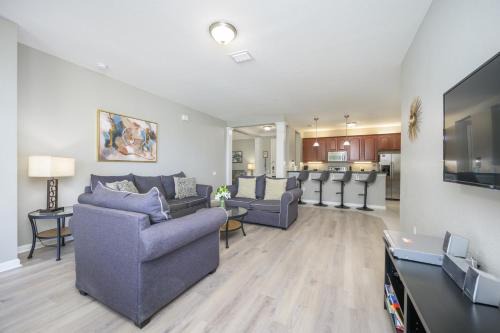 Florida Central Atlantic Coast Apartment | Beautiful Lake View Condo, Vista Cay-1004