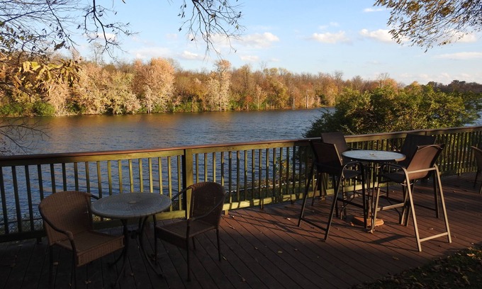 Lexington House | Beautiful lake view on private cul-de-sac!