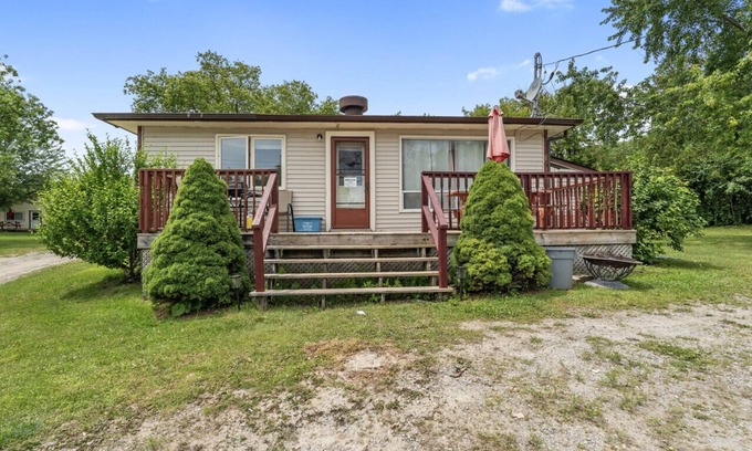 Otonabee-South Monaghan Cabin | Beautiful Lake Views in Nature