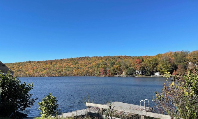 Putnam Valley House | Beautiful lakefront property 60 minutes from NYC.