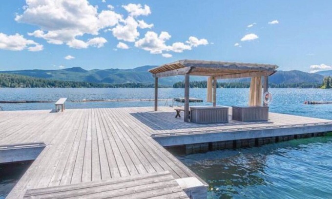 Port Alberni House | Beautiful lakefront townhouse on Sproat Lake