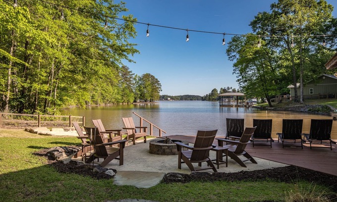 Jacksons' Gap House | Beautiful lakefront getaway! Stunning waterfront views and direct lakefront.