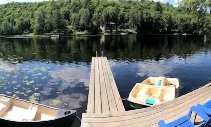 Hastings Highlands Cottage | Beautiful Lakefront Algonquin Experience