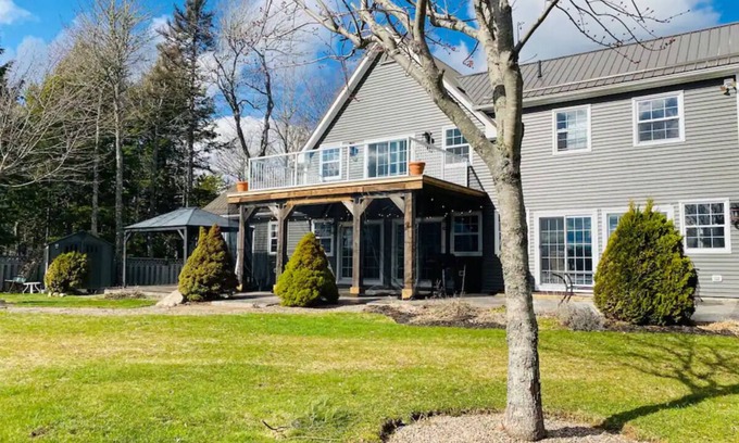 Bay of Fundy & Annapolis Valley Cottage | Beautiful Lakefront Cottage Oasis |AnnapolisValley