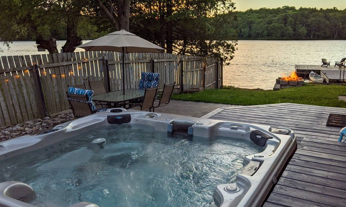 Front of Yonge Cottage | Beautiful Lakefront Cottage with Hot Tub