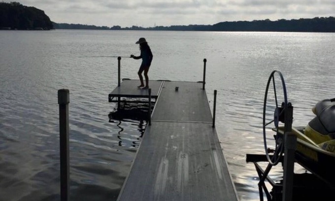 Windom Cabin | Beautiful Lakefront Cabin with Deck and Private dock