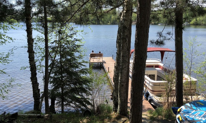 Florence House | Beautiful Lakefront Cottage Just Steps From The Water On Keyes Lake