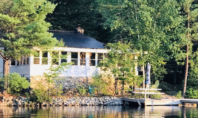 Stoneham Cottage | Beautiful Lakefront Cottage with private dock