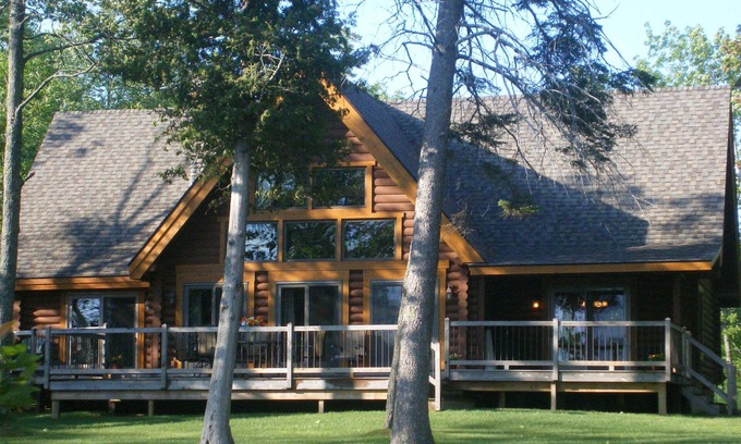 Moran Cabin | Beautiful Lakefront Log Home Near Mackinac Island nOn Brevort Lake!
