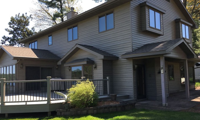 Clintonville House | Beautiful Lakefront Vacation Home!!