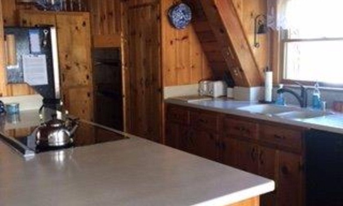 Lake Almanor Country Club Cabin | Beautiful Lakefront Cabin June through October only n