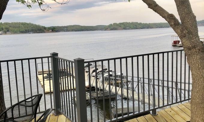 Lake Ozark Condo | Beautiful LakeFront Condo. Pet friendly!