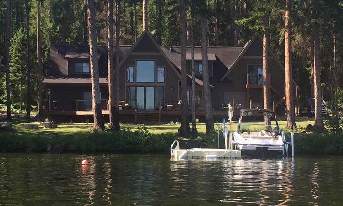 Seeley Lake Cabin | Beautiful Lakefront Lodge On Placid Lake
