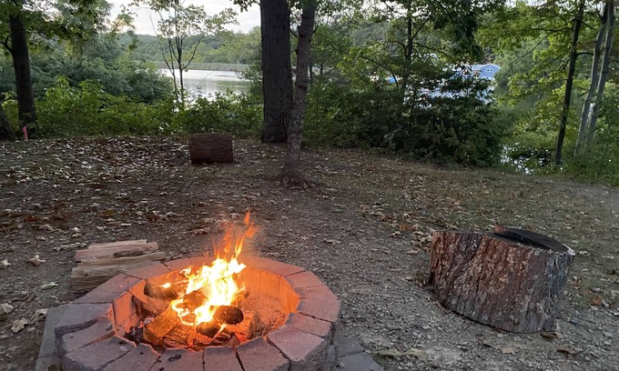Kabletown House | Beautiful Lakehouse, private dock, fast WiFi near Harpers Ferry