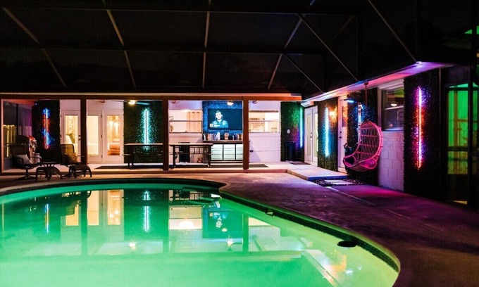 Casselberry House | * Beautiful Lakehouse with Pool and Movie Theater*