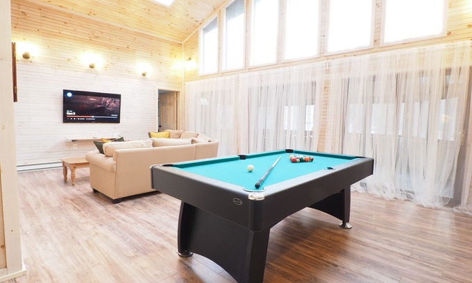 East Stroudsburg House | Beautiful Large Chalet close to all Pocono Attractions