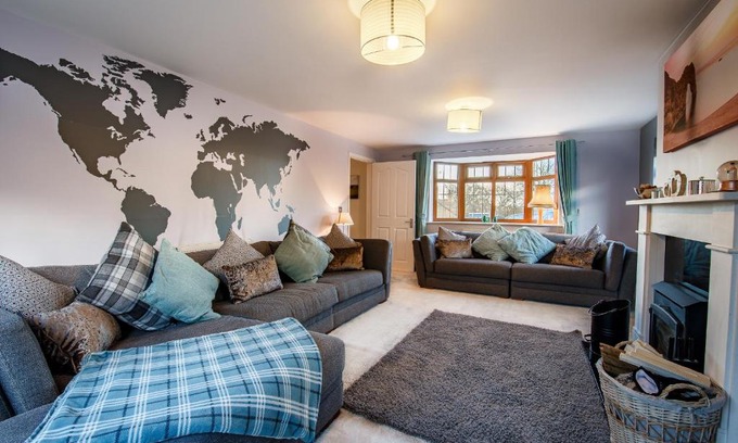 Brympton House | Beautiful Large 4 bedroom house with hot tub