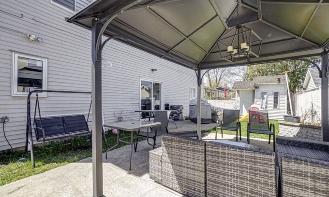 Fabreville House | Beautiful, large 4-bedroom, 2-bathroom home in Laval.
