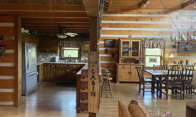 Sevierville Cabin | Beautiful Large Cabin-Minutes to Pigeon Forge & Gatlinburg