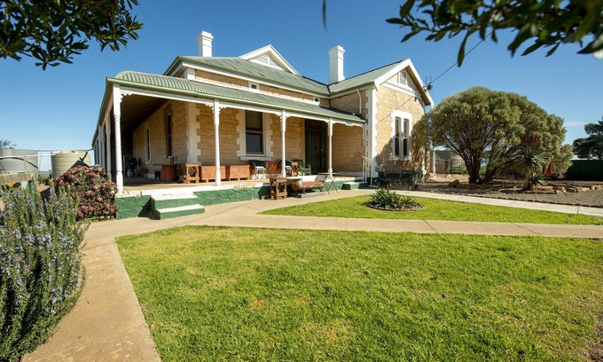 Tarcowie House | Beautiful Large Farm House