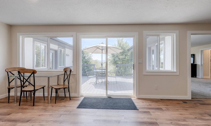 Canyon County House | Beautiful Large Home on 2.4 Acres next to the Snake River