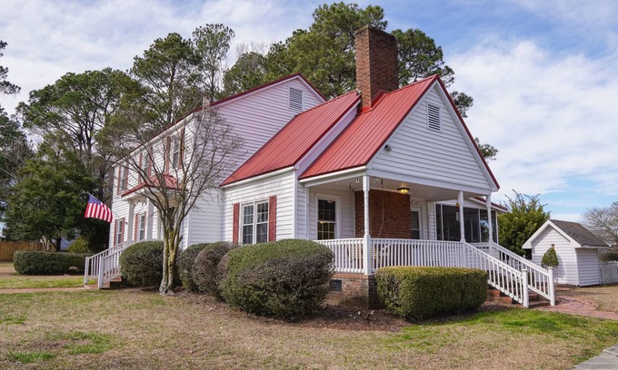 Snow Hill House | Beautiful, large home for family or friend gatherings!