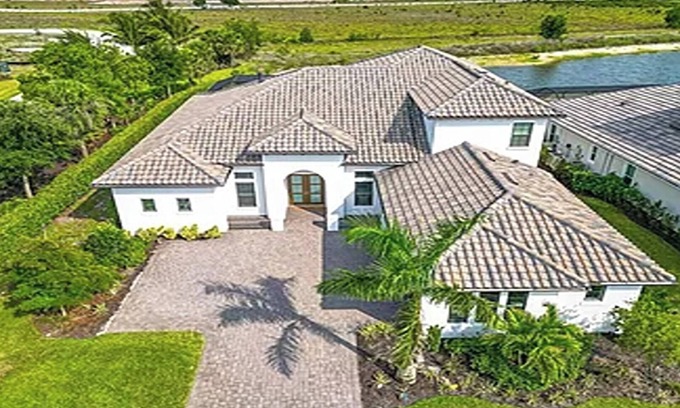 Naples House | Beautiful large home with pool and spa, minutes from Marco Island and 5th Ave
