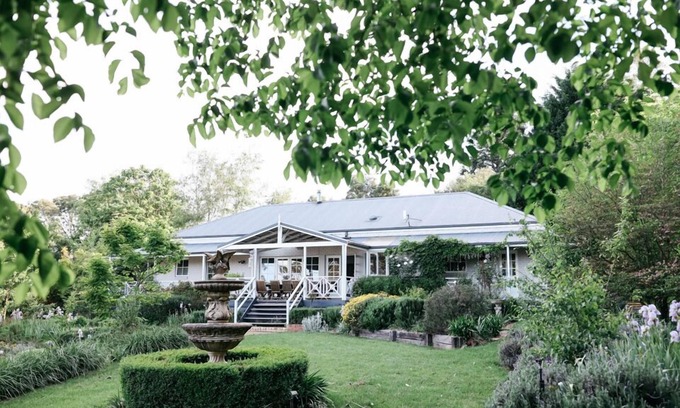 Trentham House | Beautiful Large House and stunning garden in the heart of Trentham